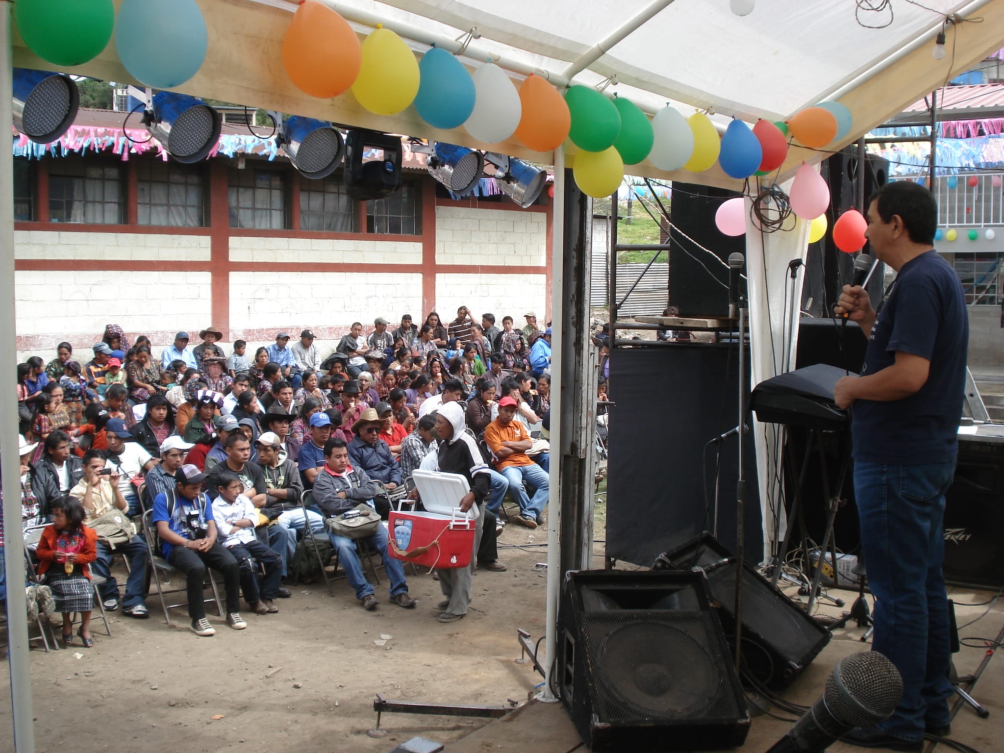 Feierliche Schuleinweihung in Los Encuentros